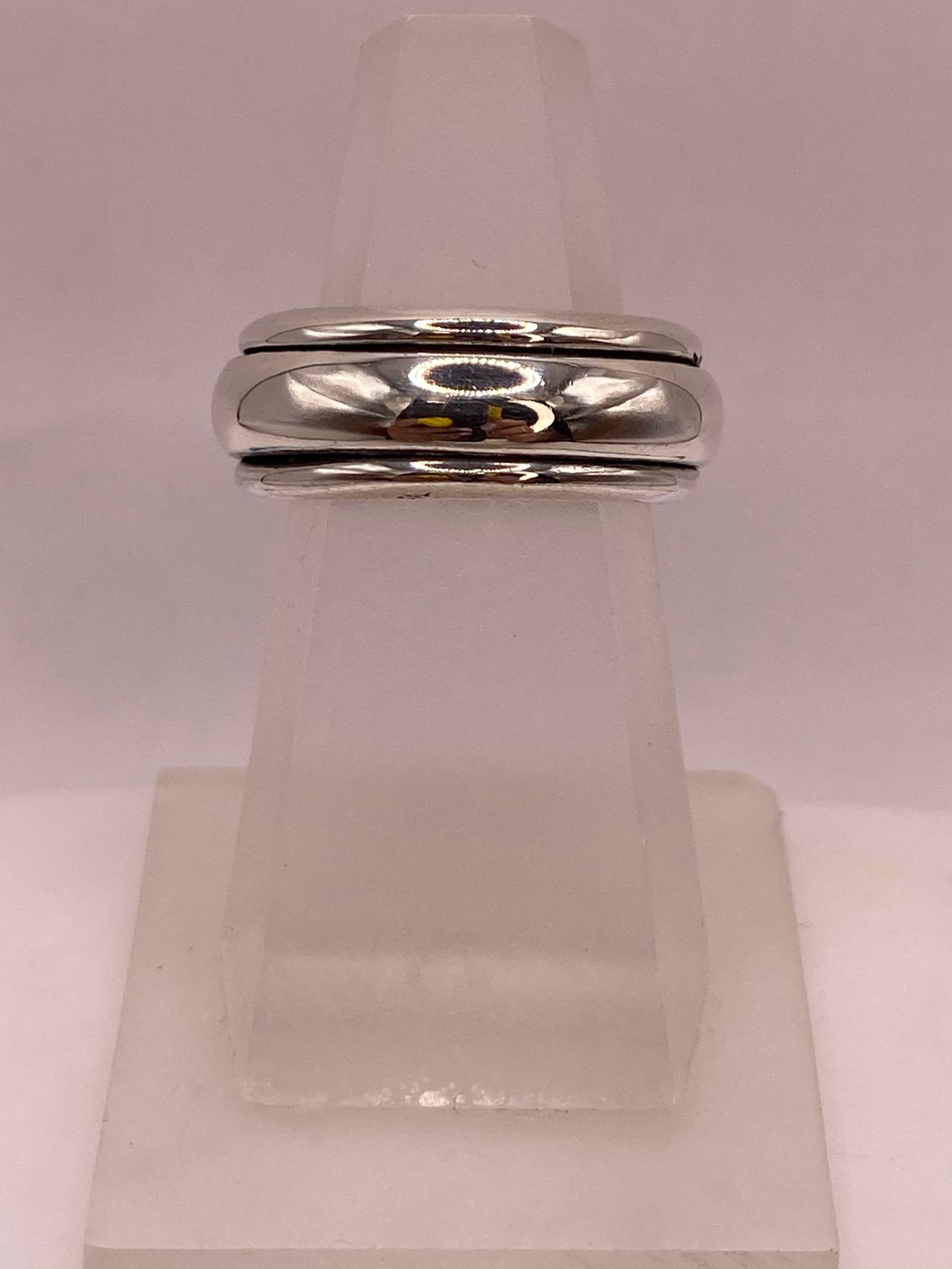 Anillo Giratorio Artesanal en Plata con Acabado Espejo