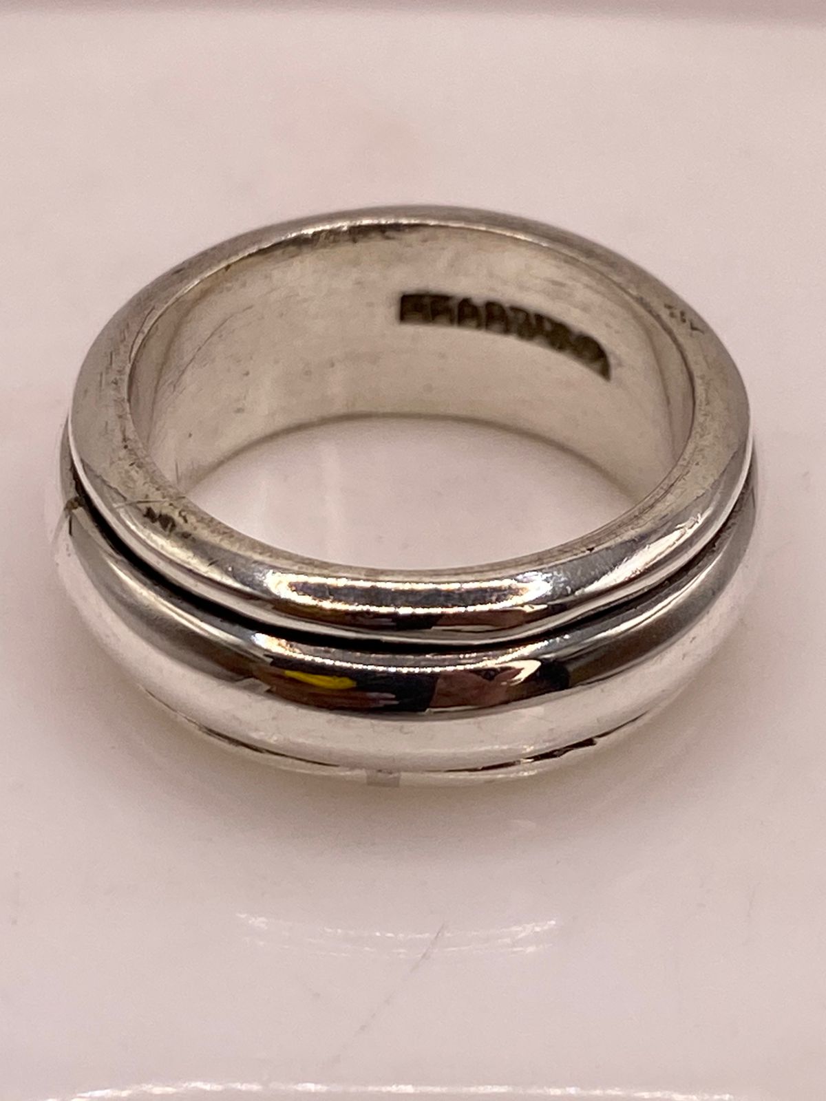 Anillo Giratorio Artesanal en Plata con Acabado Espejo