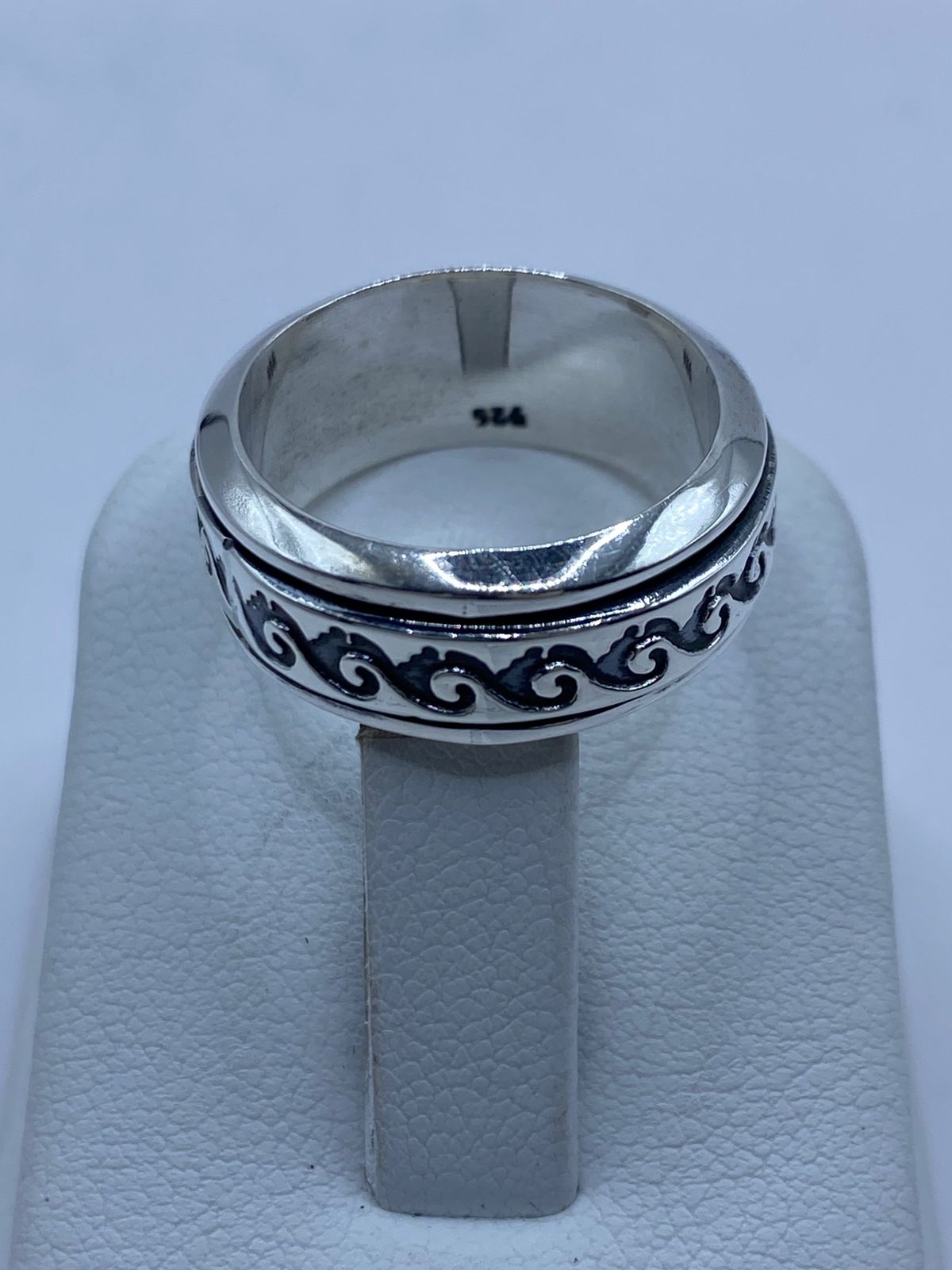 Anillo Giratorio de Plata 925 con Diseño de Olas Clásicas , vista de detalle