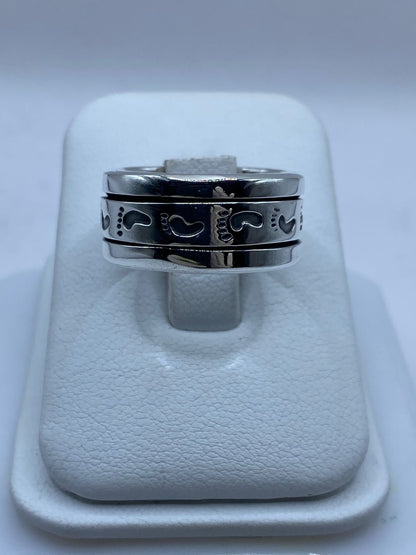Anillo Giratorio de Plata 925 con Diseño Huellas, vista frontal