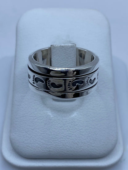 Anillo Giratorio de Plata 925 con Diseño Huellas, vista lateral