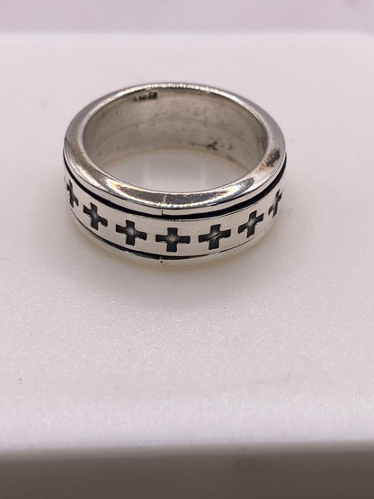 Anillo Giratorio de Plata 925 con Cruces Caladas, peso en gramos (báscula)