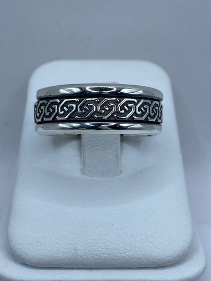 Anillo Giratorio de Plata 925 con Diseño Geométrico Clásico, vista lateral
