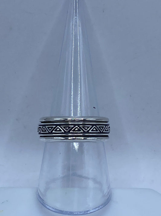 Anillo Giratorio de Plata 925 con Diseño Geométrico de Triángulos — vista lateral
