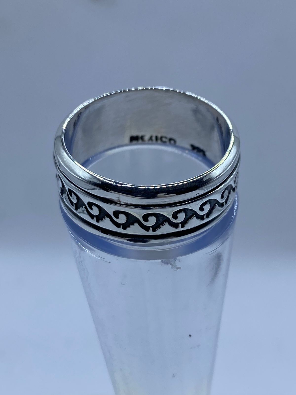 Anillo Giratorio de Plata 925 con Diseño de Olas, vista de detalle