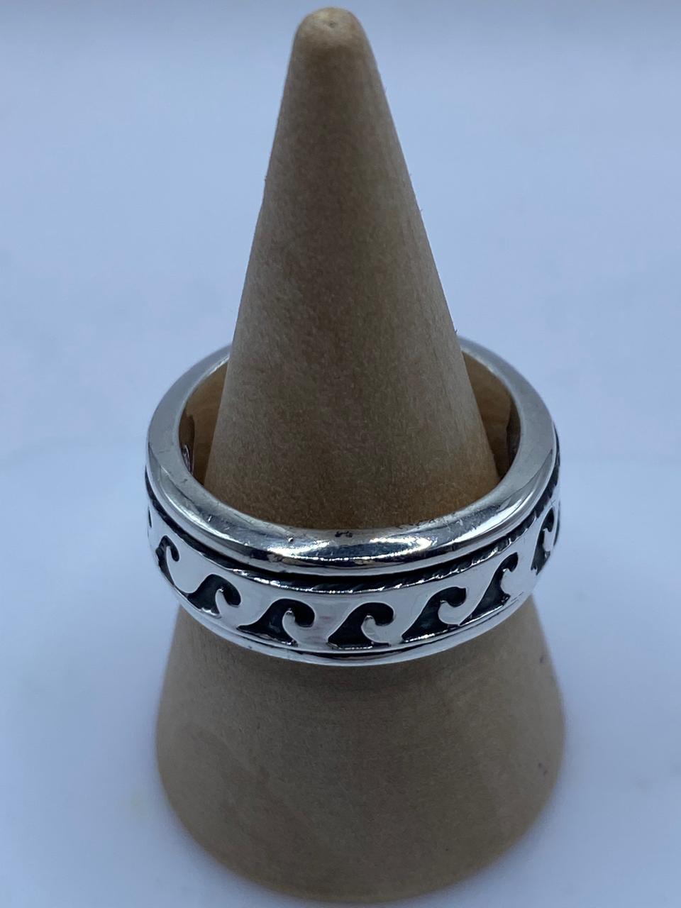 🌊 Anillo Giratorio de Plata 925 con Diseño de Olas