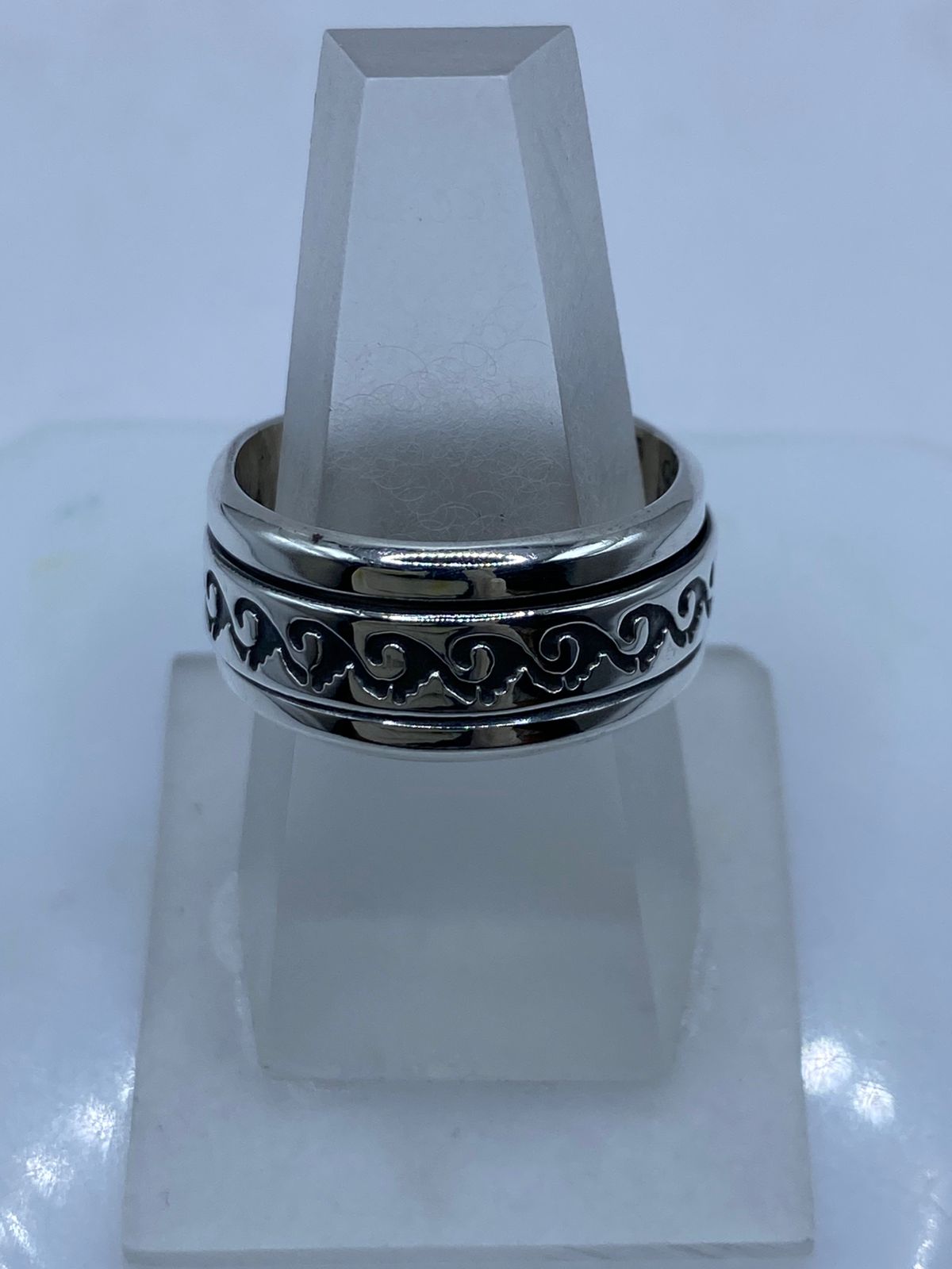 Anillo Giratorio de Plata .925 con Diseño de Olas