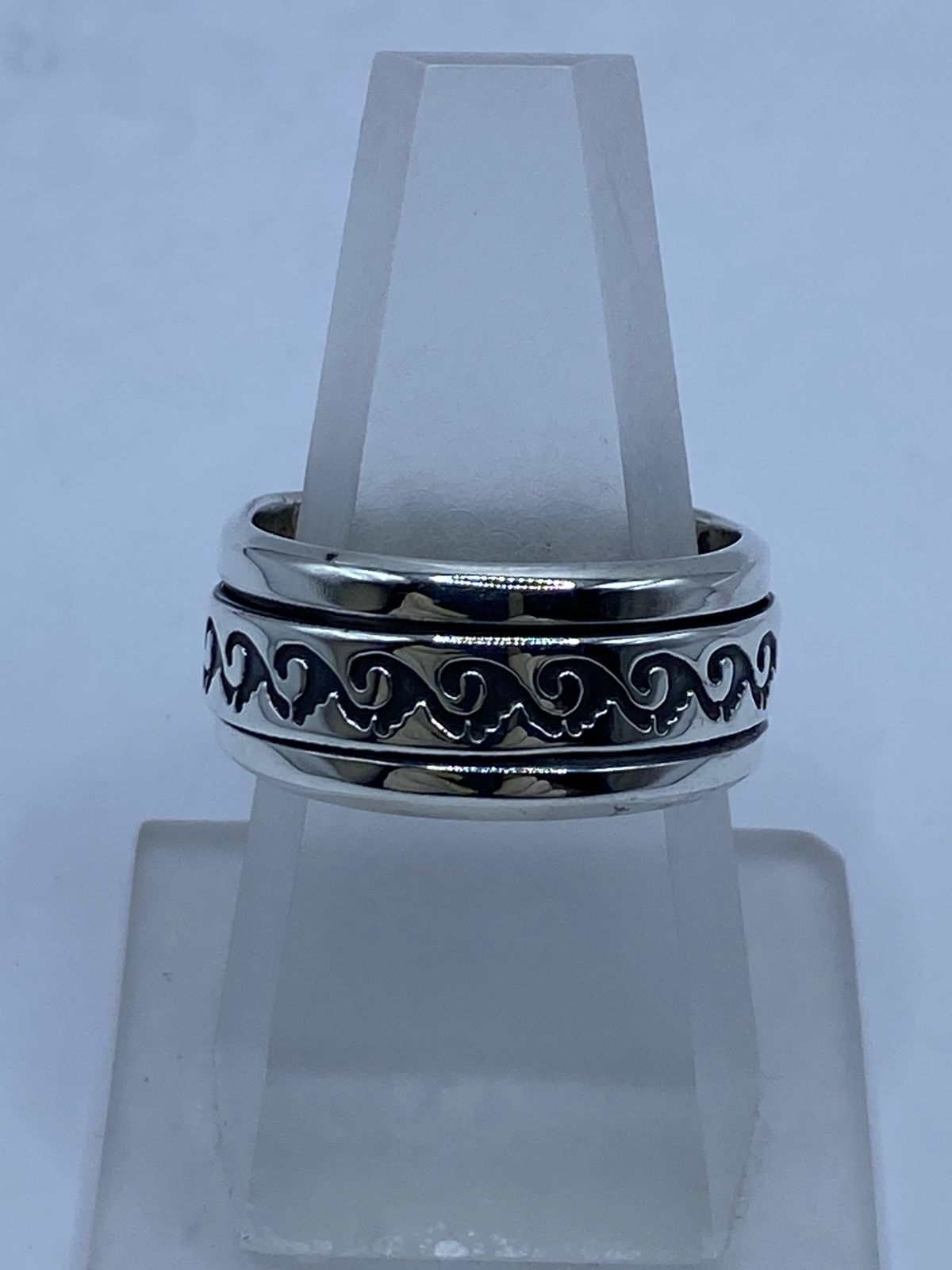 Anillo Giratorio de Plata .925 con Diseño de Olas
