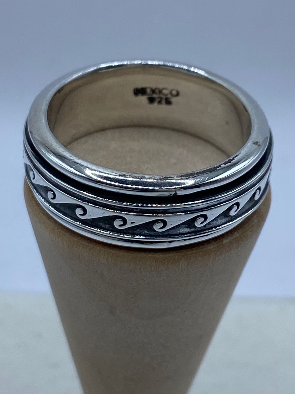 Anillo Giratorio de Plata 925 con Diseño de Olas Minimalistas, sello de autenticidad Plata Ley .925