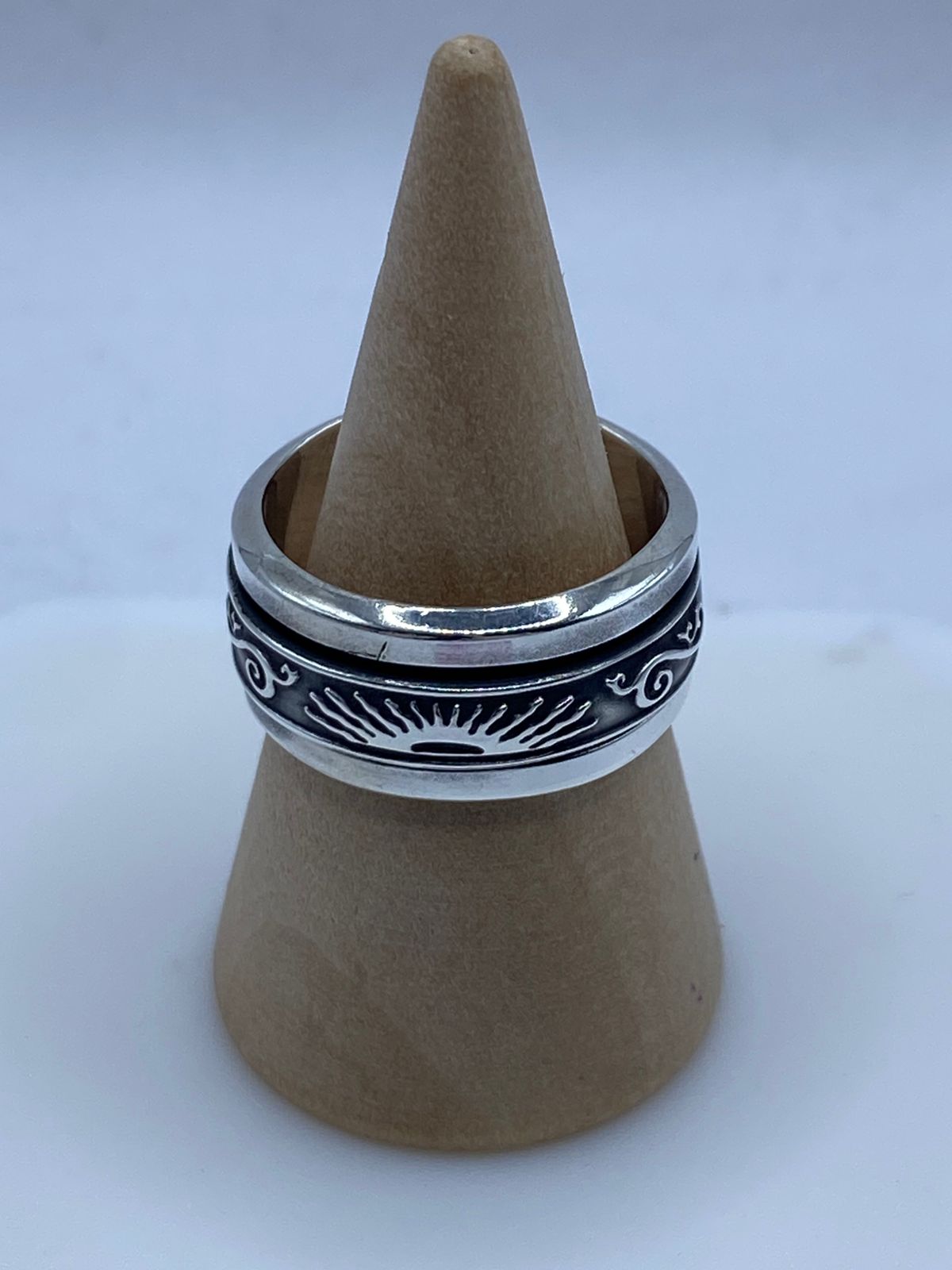 Anillo Giratorio de Plata 925 con Diseño Sol Naciente — vista lateral