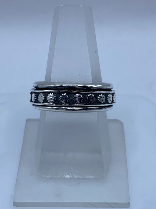 Anillo Giratorio de Plata 925 con Diseño de Soles — vista lateral