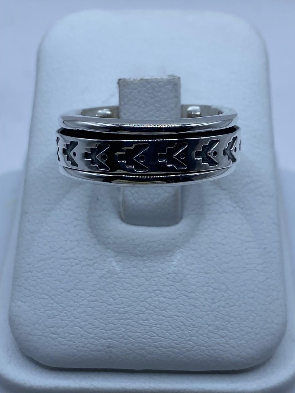💍 Anillo Giratorio de Plata 925 con Diseño Tribal de Flechas — detalle de piedra