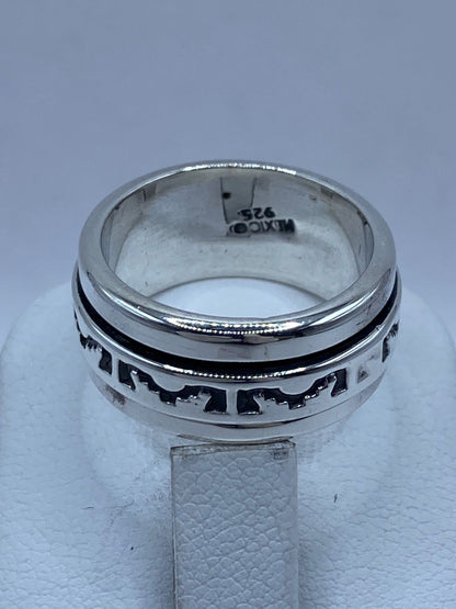 Anillo Giratorio de Plata 925 con Diseño Tribal Calado, peso en gramos (báscula)