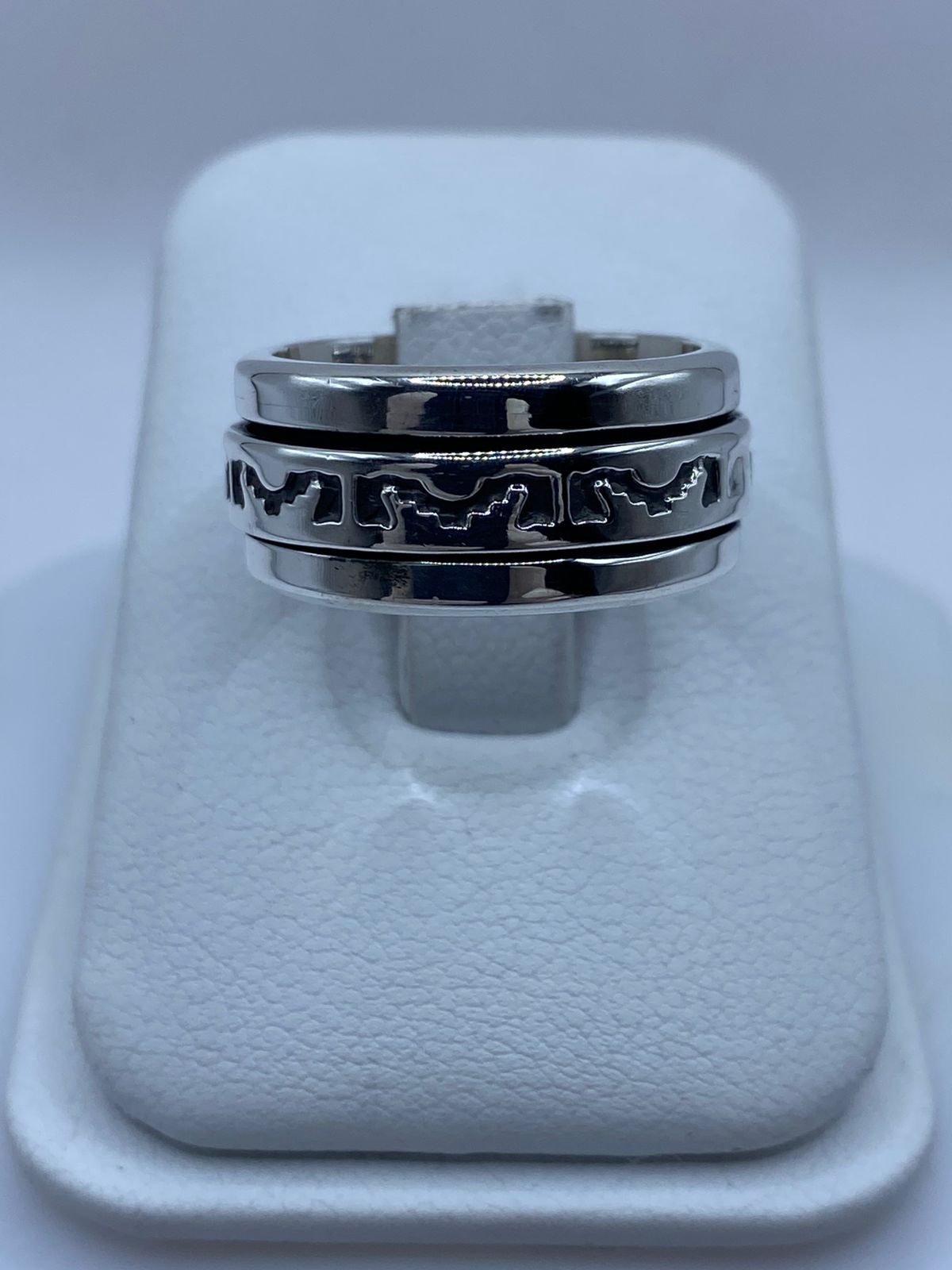 💍✨ Anillo Giratorio de Plata 925 con Diseño Tribal Calado — vista lateral