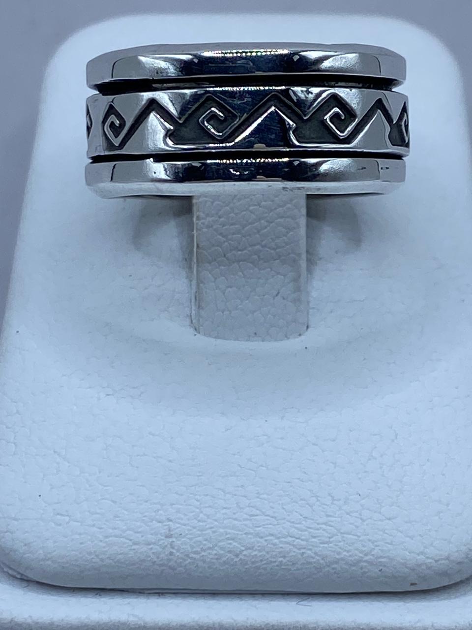 Anillo Giratorio de Plata 925 con Diseño Geométrico Tribal – Banda Ancha Moderna