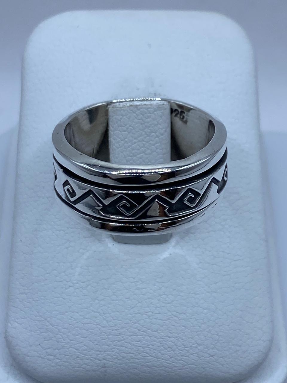 Anillo Giratorio de Plata 925 con Diseño Geométrico Tribal – Banda Ancha Moderna