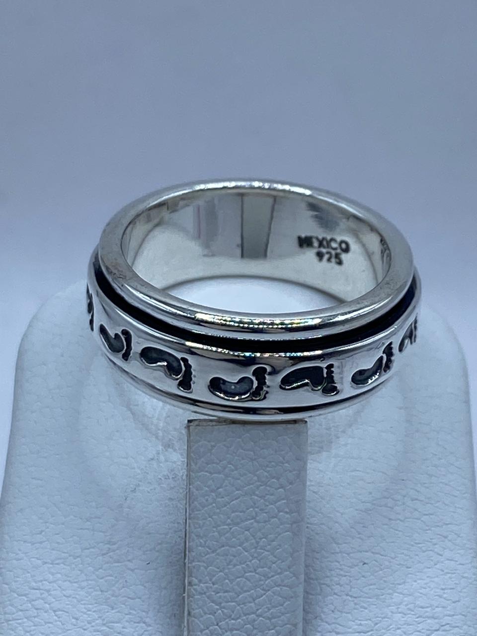 Anillo Giratorio de Plata 925 con Huellas, vista frontal