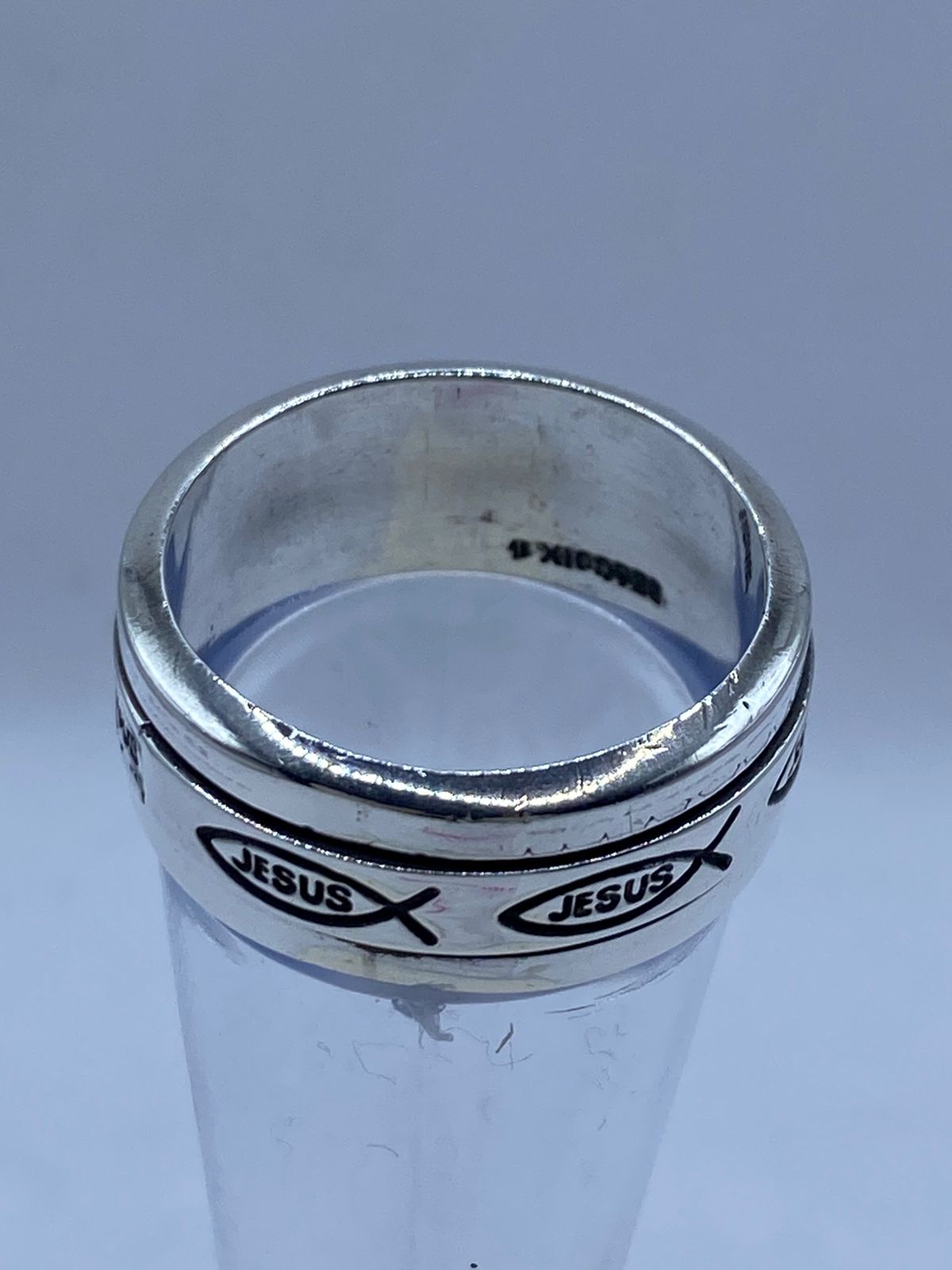 Anillo Giratorio de Plata 925 con Símbolo Ichthys y Nombre de Jesús