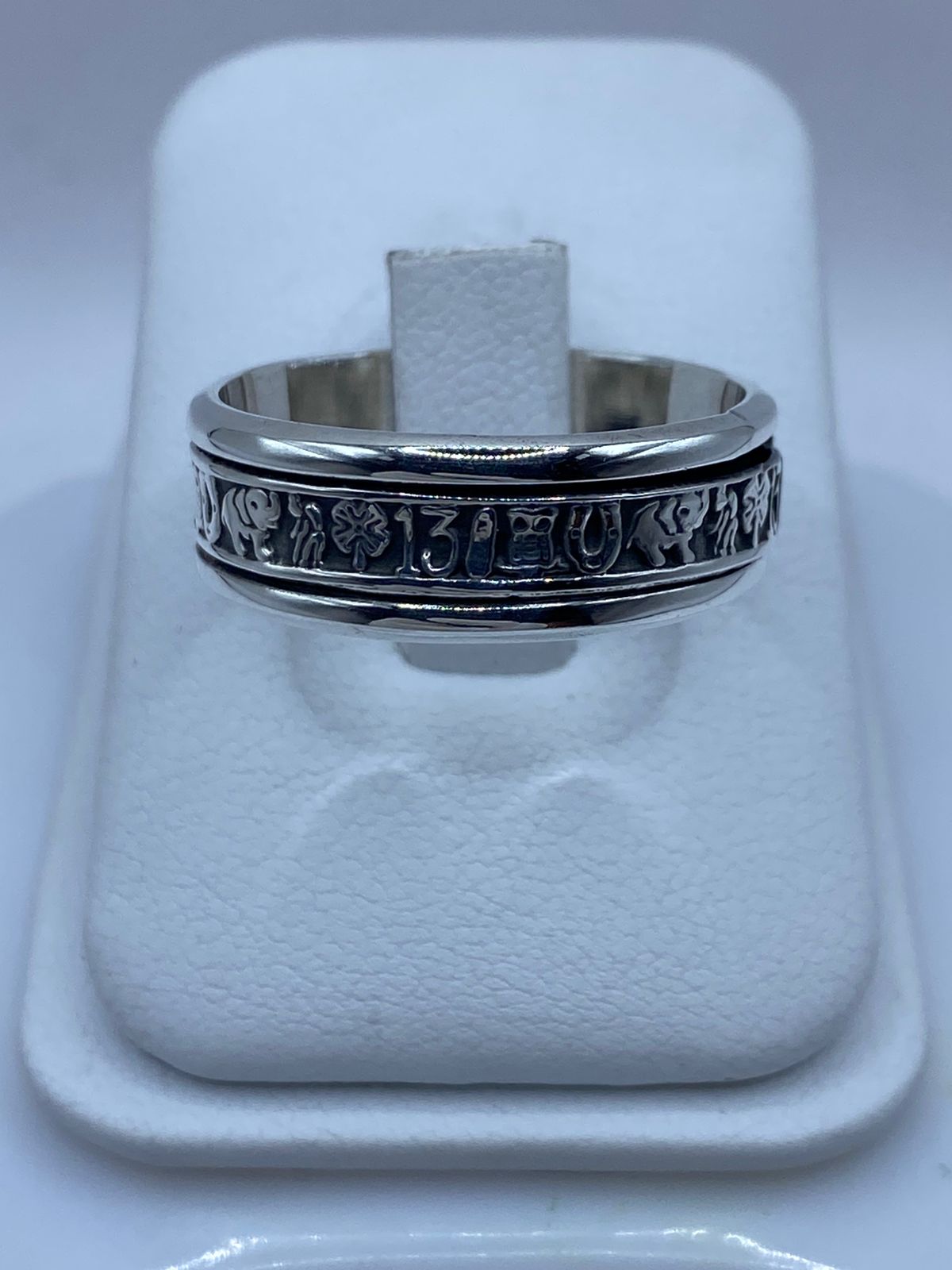 Anillo Giratorio de Plata 925 con Símbolos de la Suerte, vista frontal