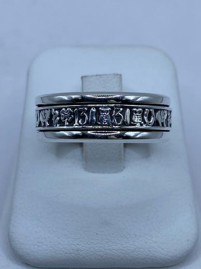 Anillo Giratorio de Plata .925 con Símbolos de la Suerte — vista lateral
