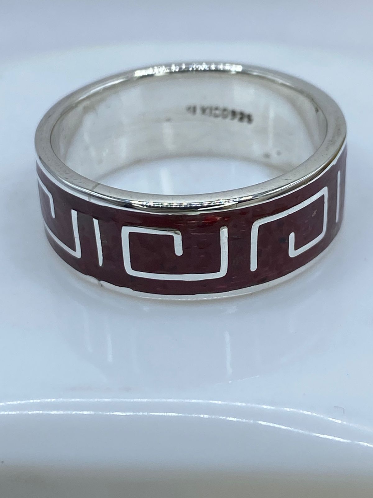 Anillo Greca Continua en Plata .925 con Coral Rojo