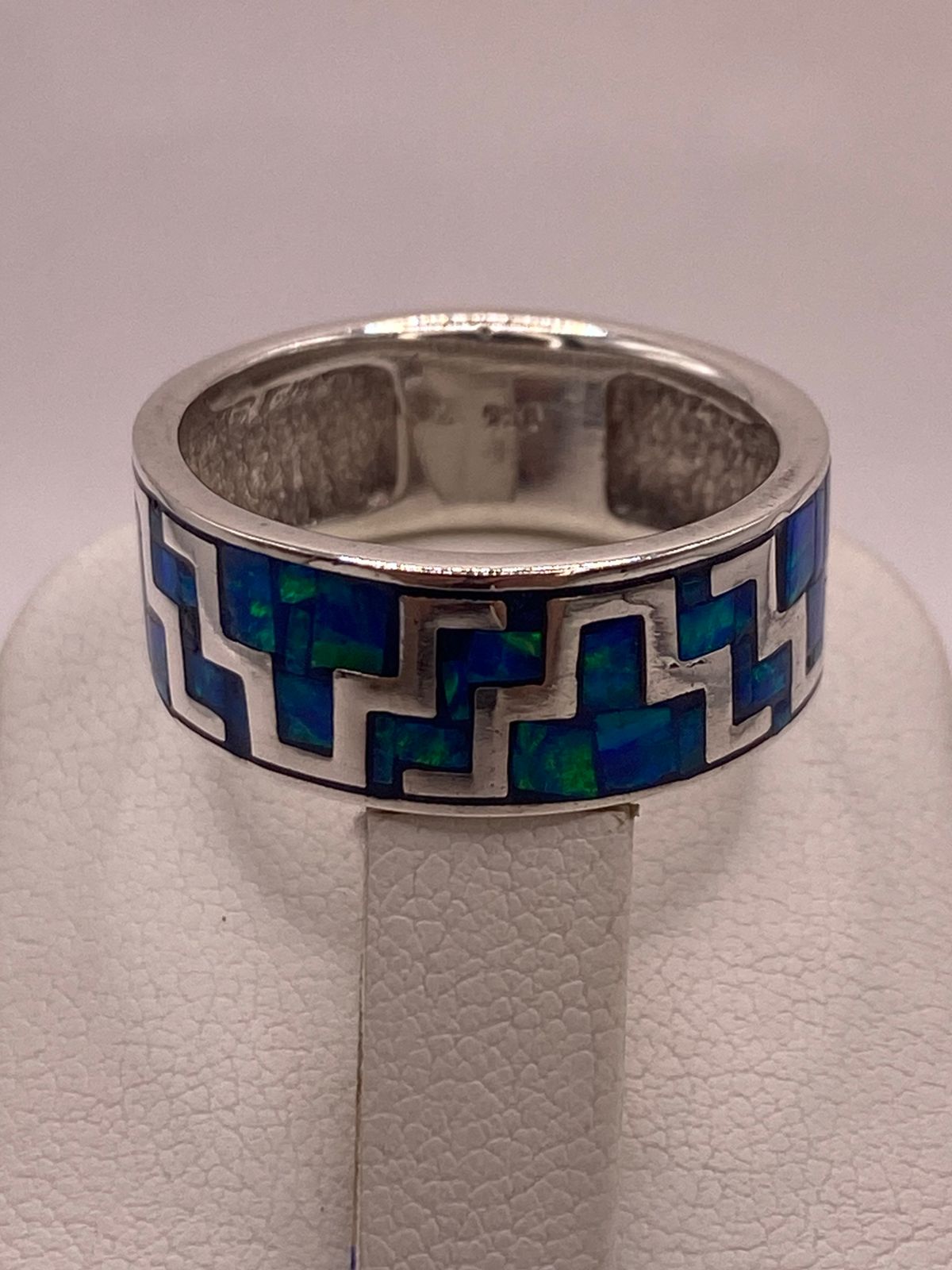 Anillo Greca Geometrica Continua con Ópalo de Fuego en Plata .950