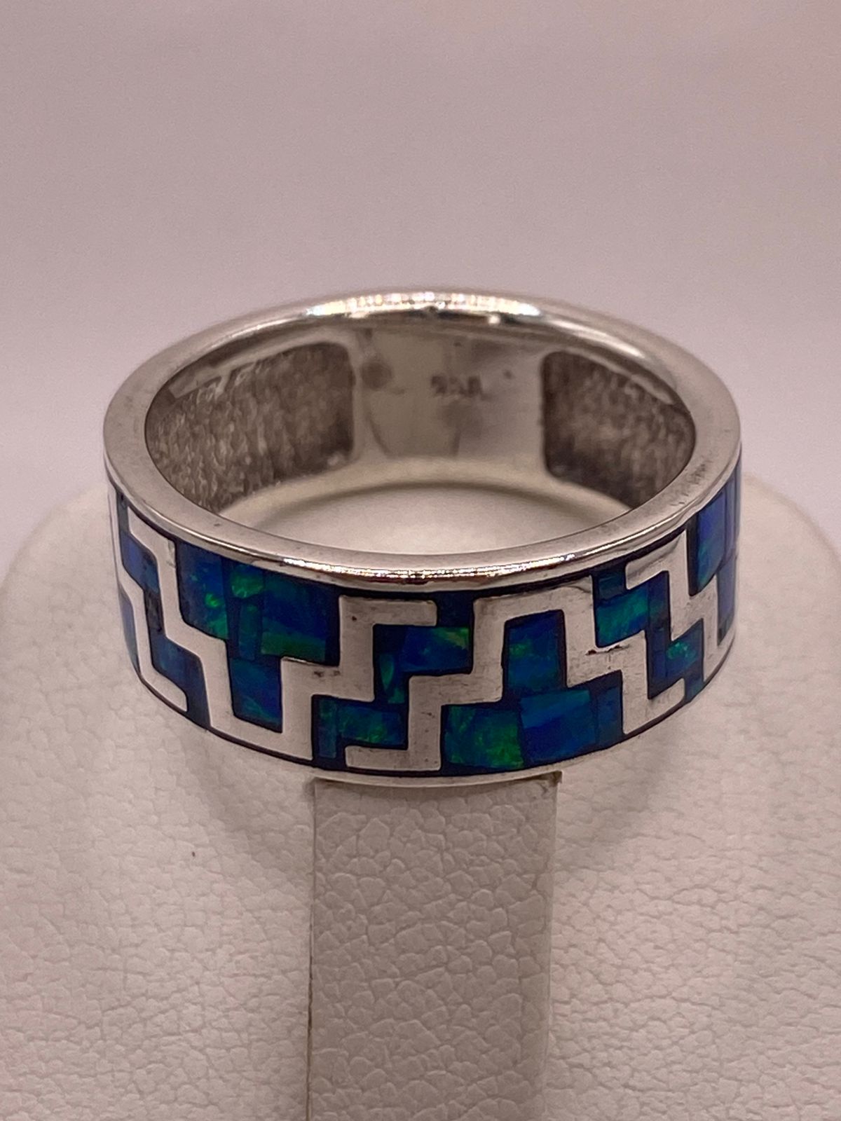 Anillo Greca Geometrica Continua con Ópalo de Fuego en Plata .950