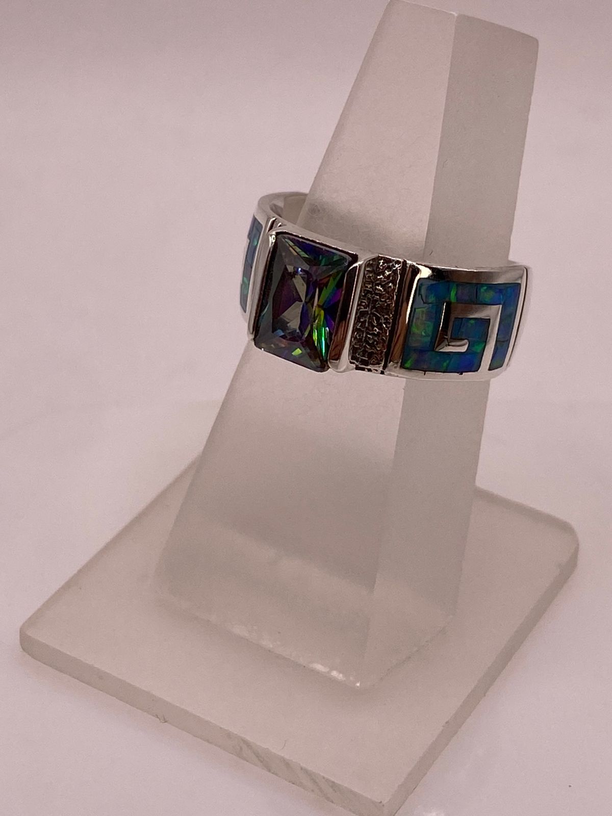 Anillo de Greca Geométrica con Ópalo de Fuego y Zirconia en Plata .950