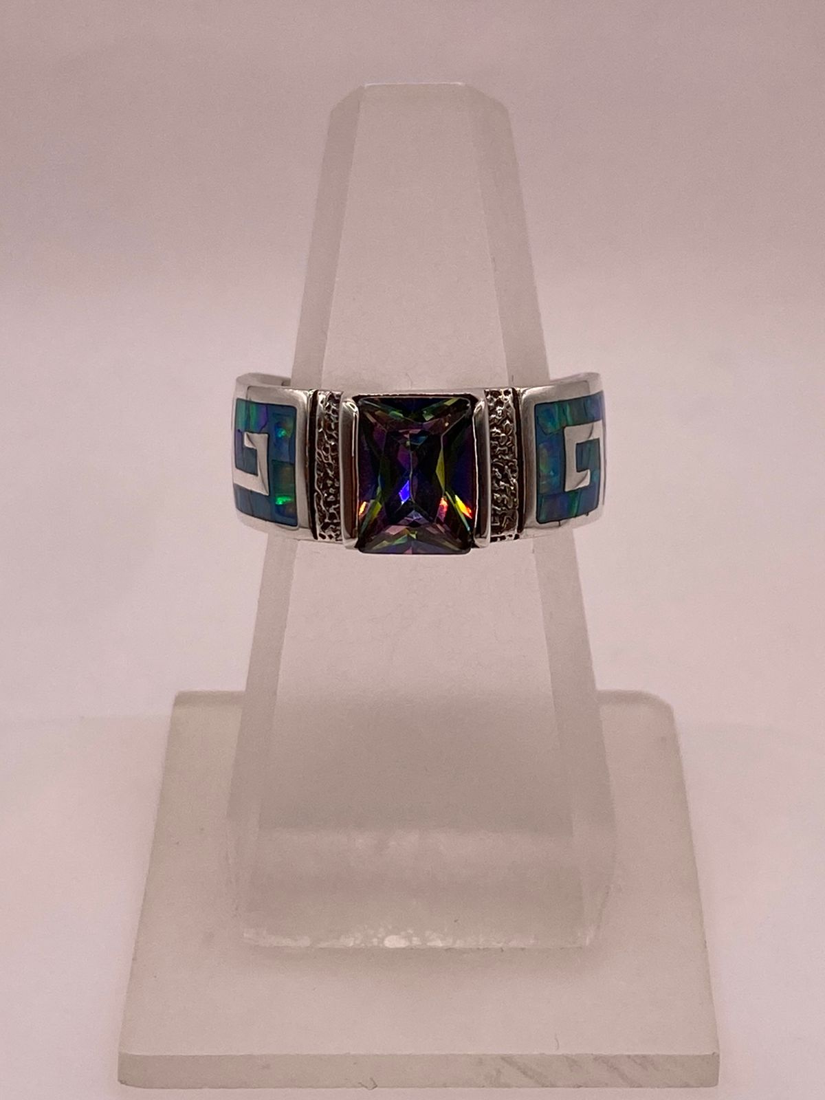 Anillo de Greca Geométrica con Ópalo de Fuego y Zirconia en Plata .950