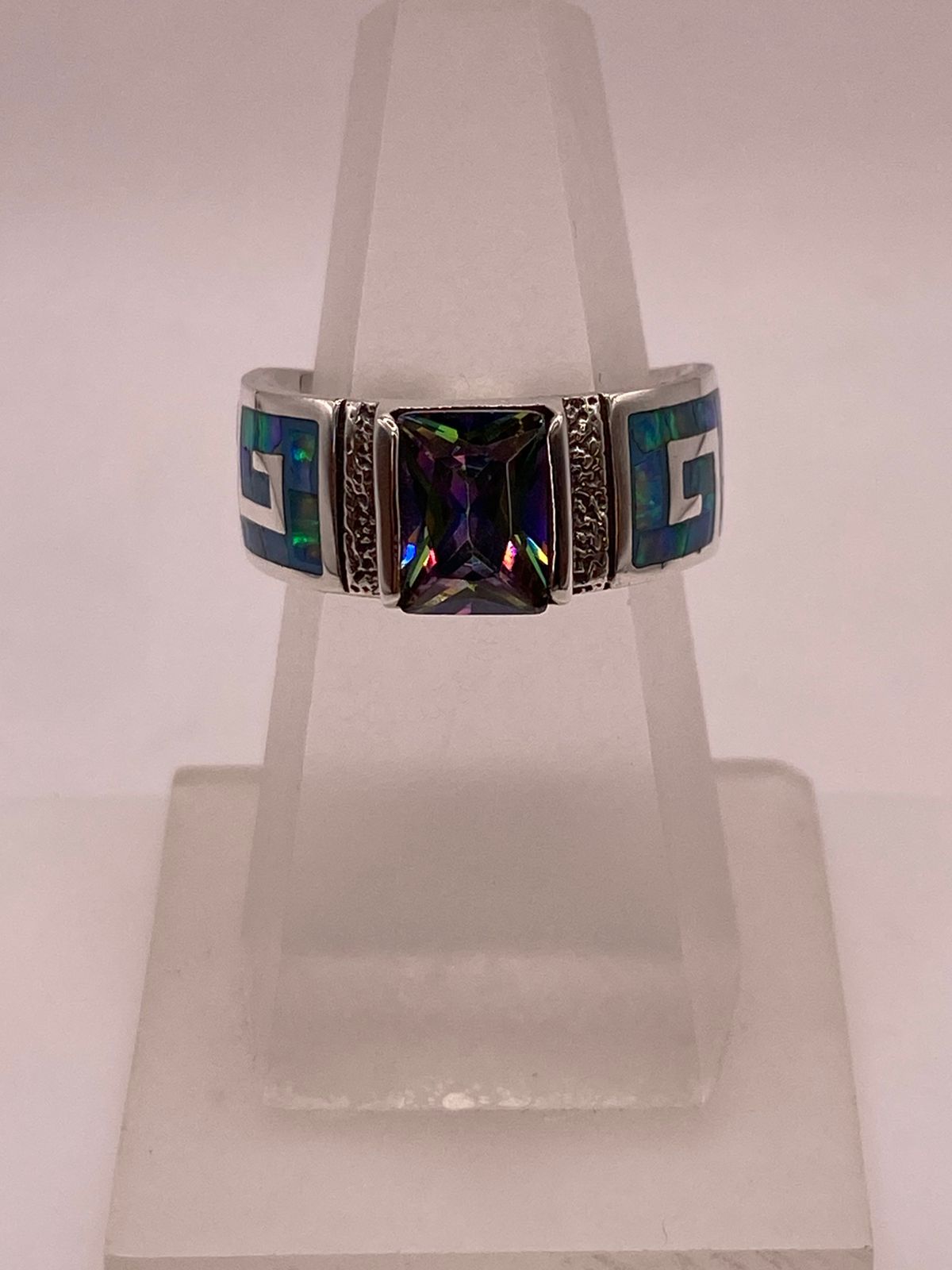 Anillo de Greca Geométrica con Ópalo de Fuego y Zirconia en Plata .950