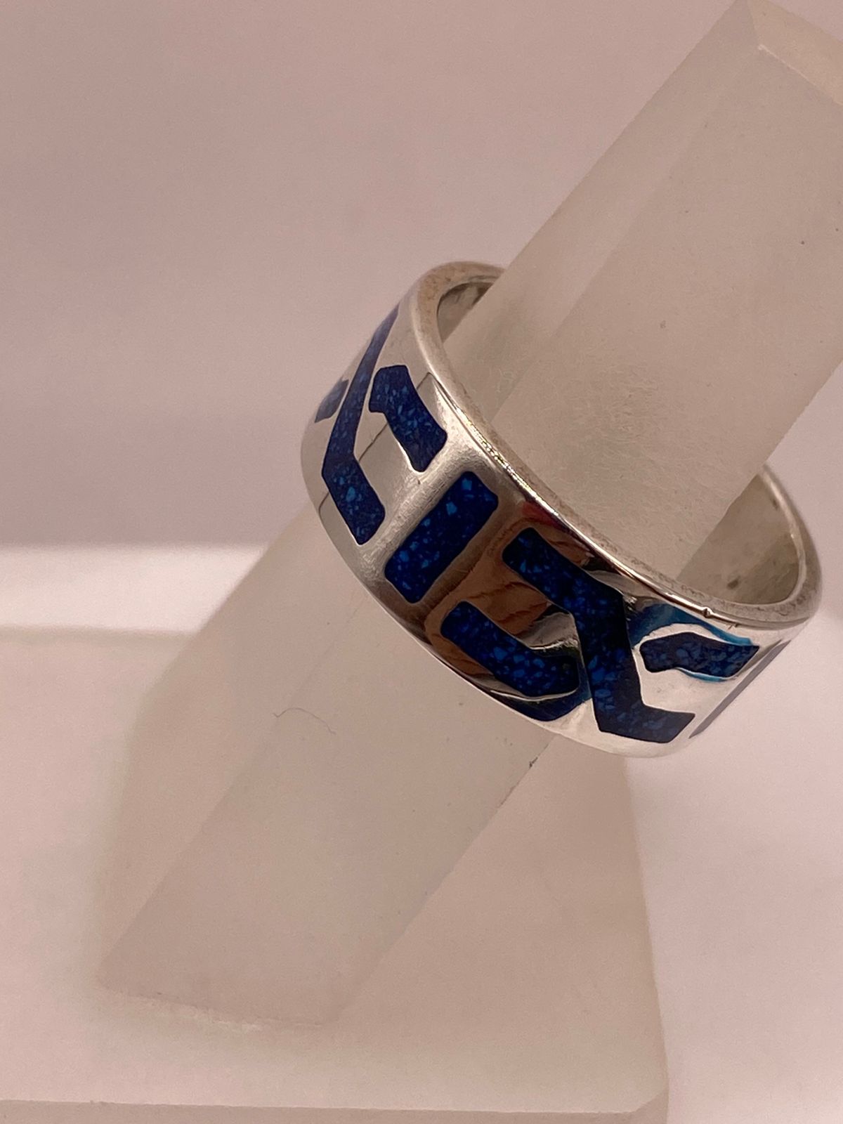 Anillo Greca Geométrica con Piedra Incrustada Azul de Plata .925