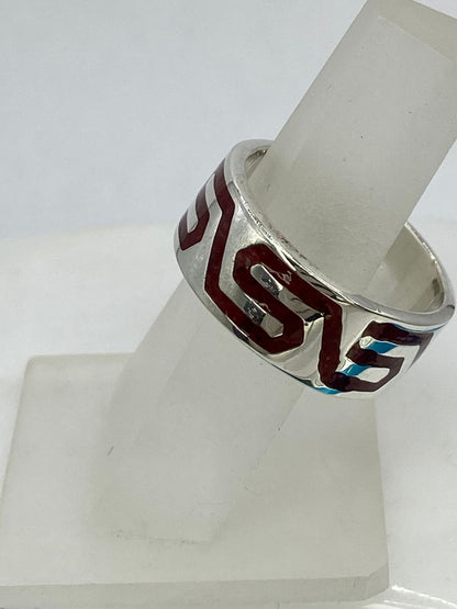 Anillo Greca Geométrica en Coral Rojo, vista lateral