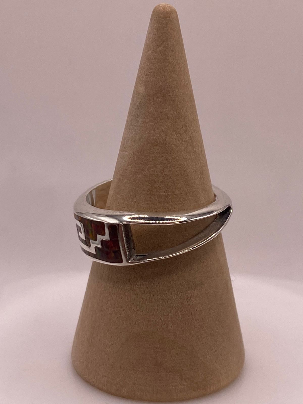 Anillo Greca de Plata 950 con Ópalo de Fuego, vista lateral