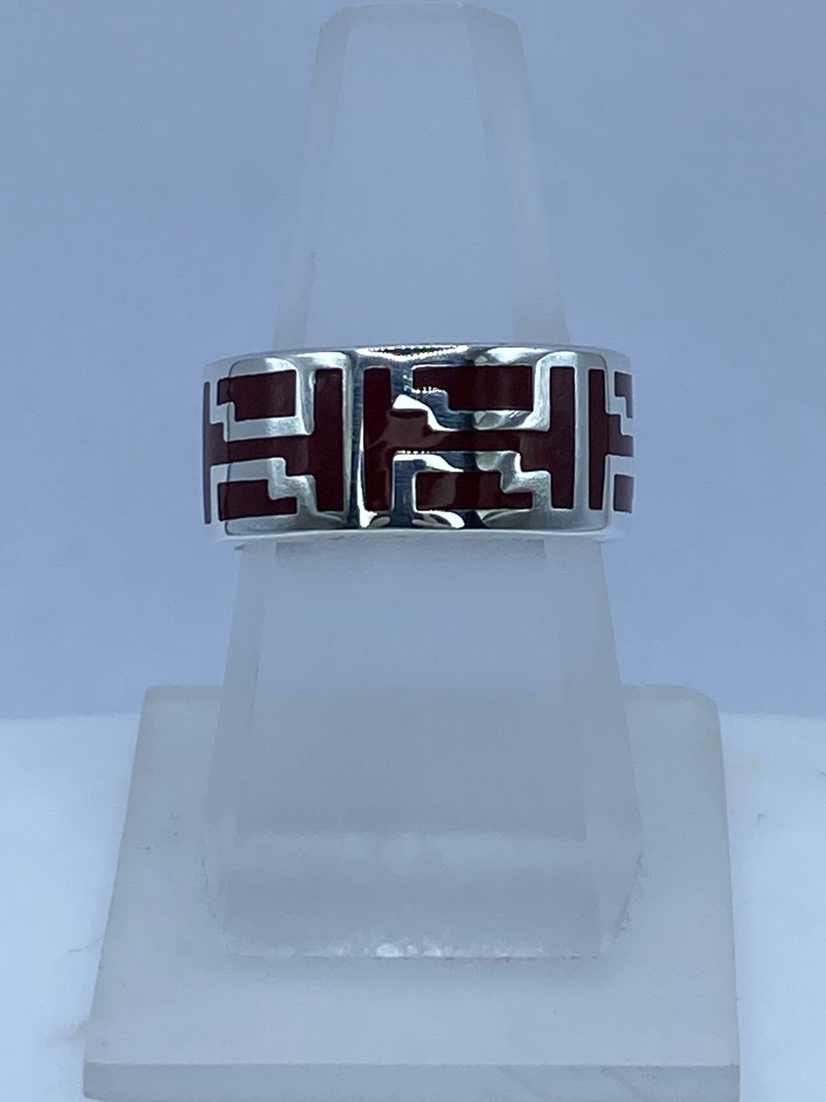 Anillo Greca Escalonada en Plata .925 con Coral Rojo