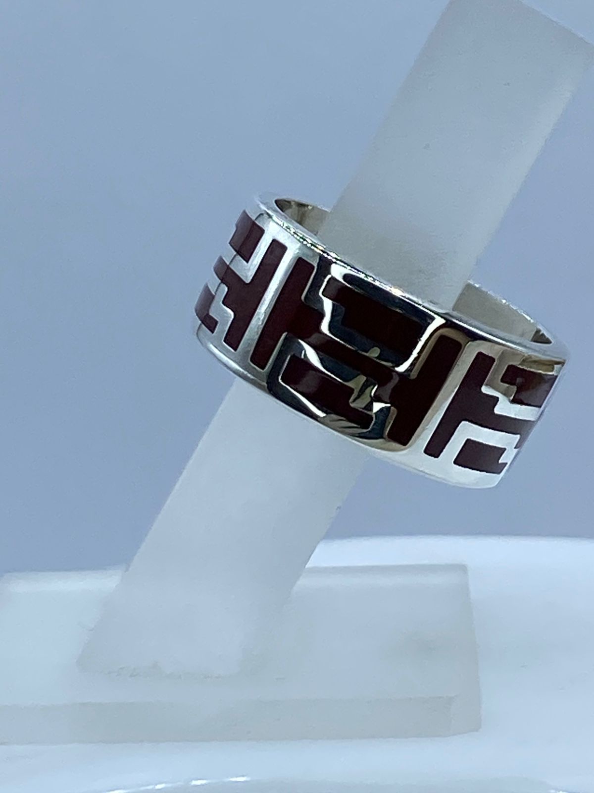 Anillo Greca Escalonada en Plata .925 con Coral Rojo