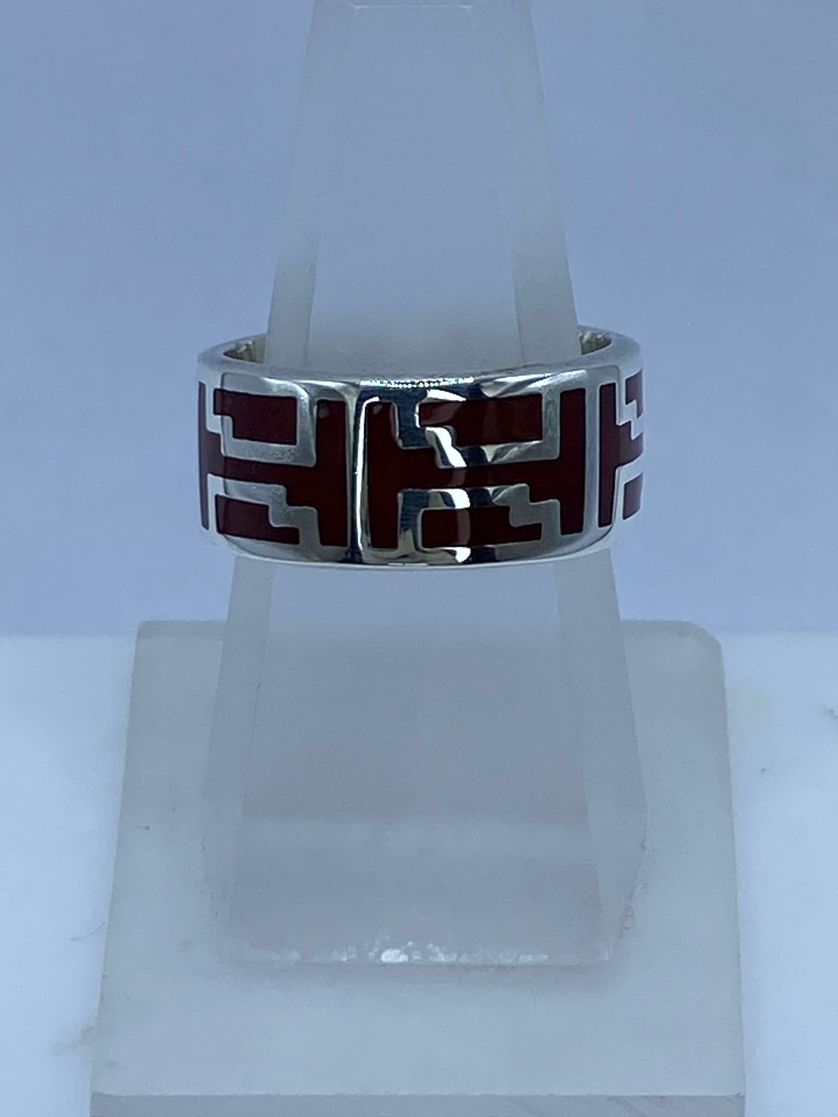 Anillo Greca Escalonada en Plata .925 con Coral Rojo