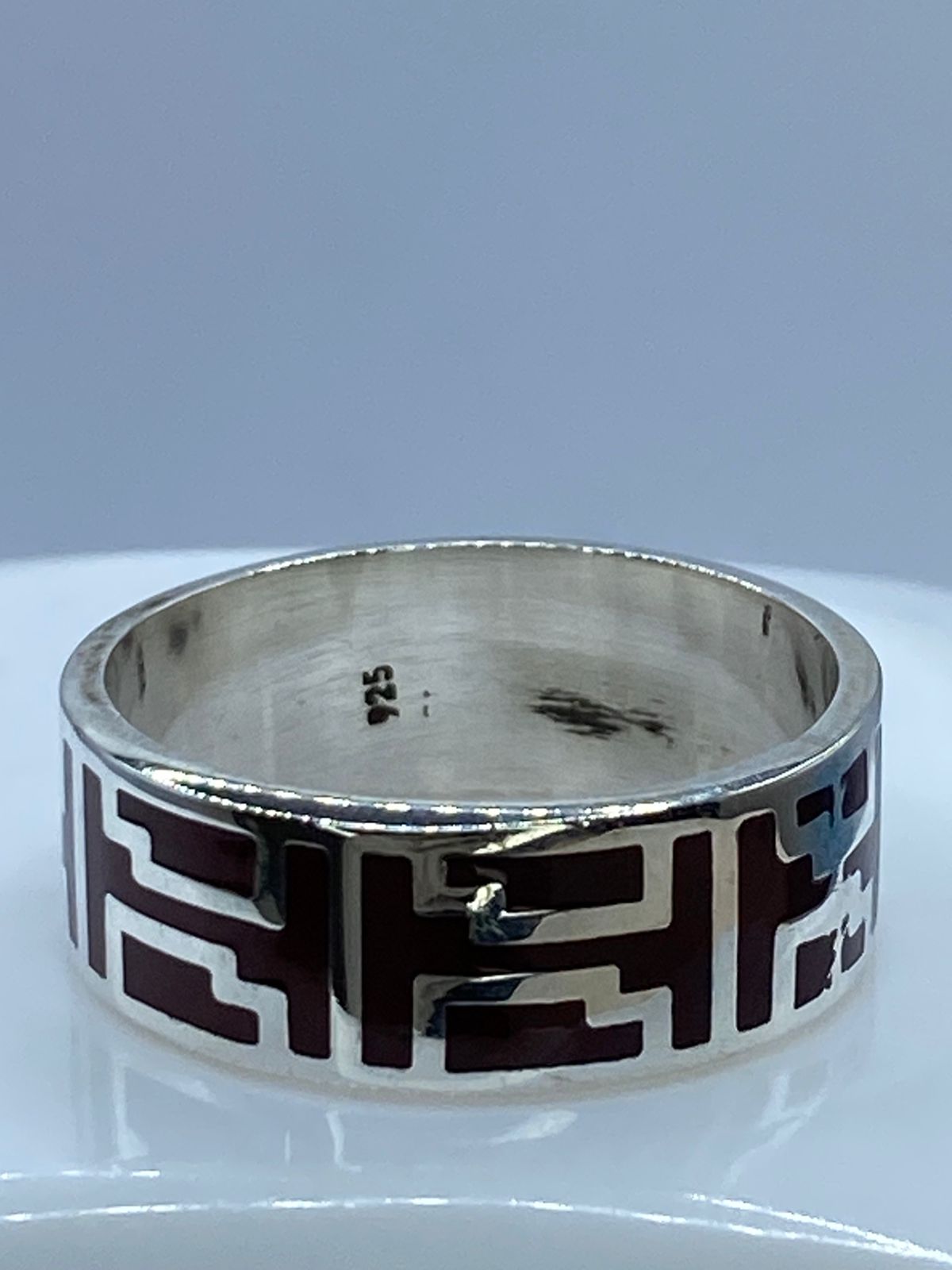 Anillo Greca Escalonada en Plata .925 con Coral Rojo