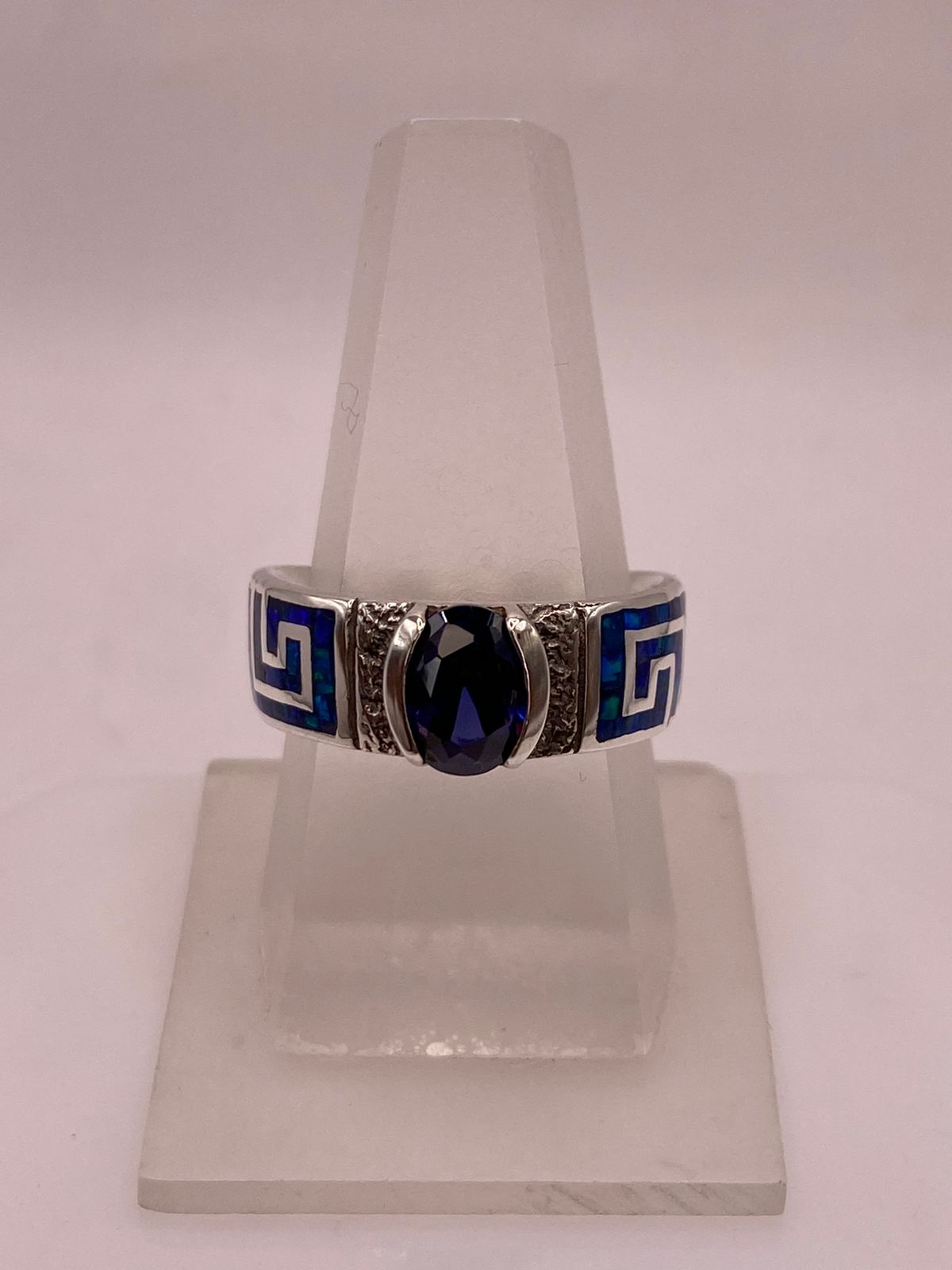 Anillo con Greca Geométrica, Ópalo de Fuego y Zirconia en Plata .950