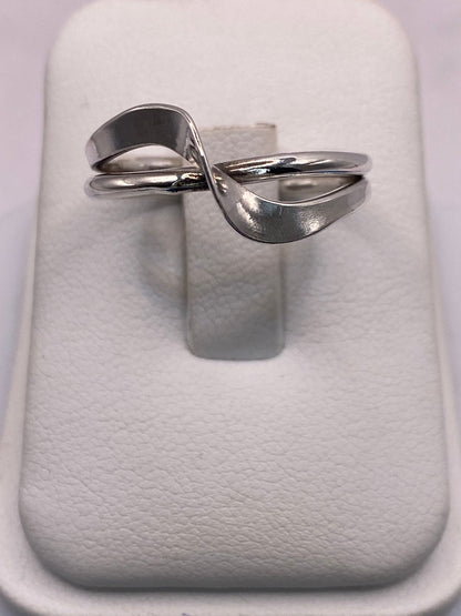 Anillo Infinito Moderno en Plata .925