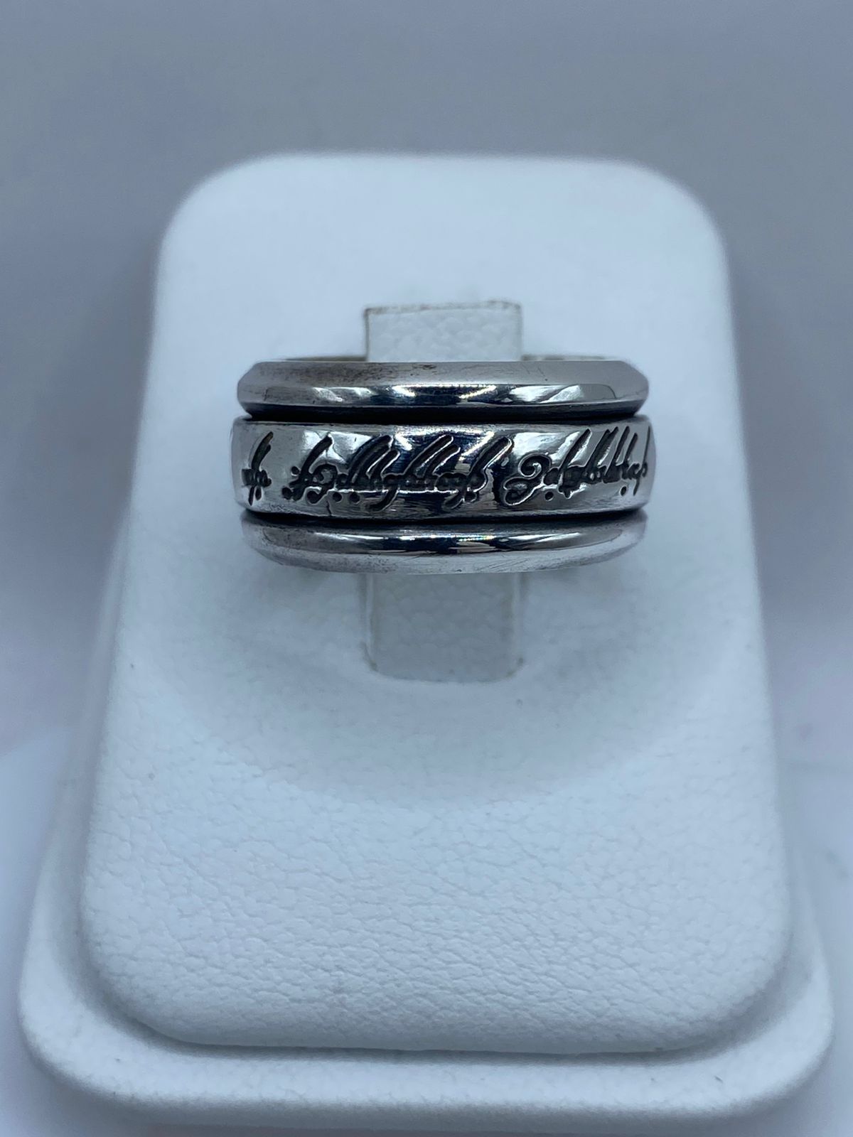 Anillo Inspirado en el Señor de los Anillos – Plata 925 con Inscripción Élfica — vista lateral
