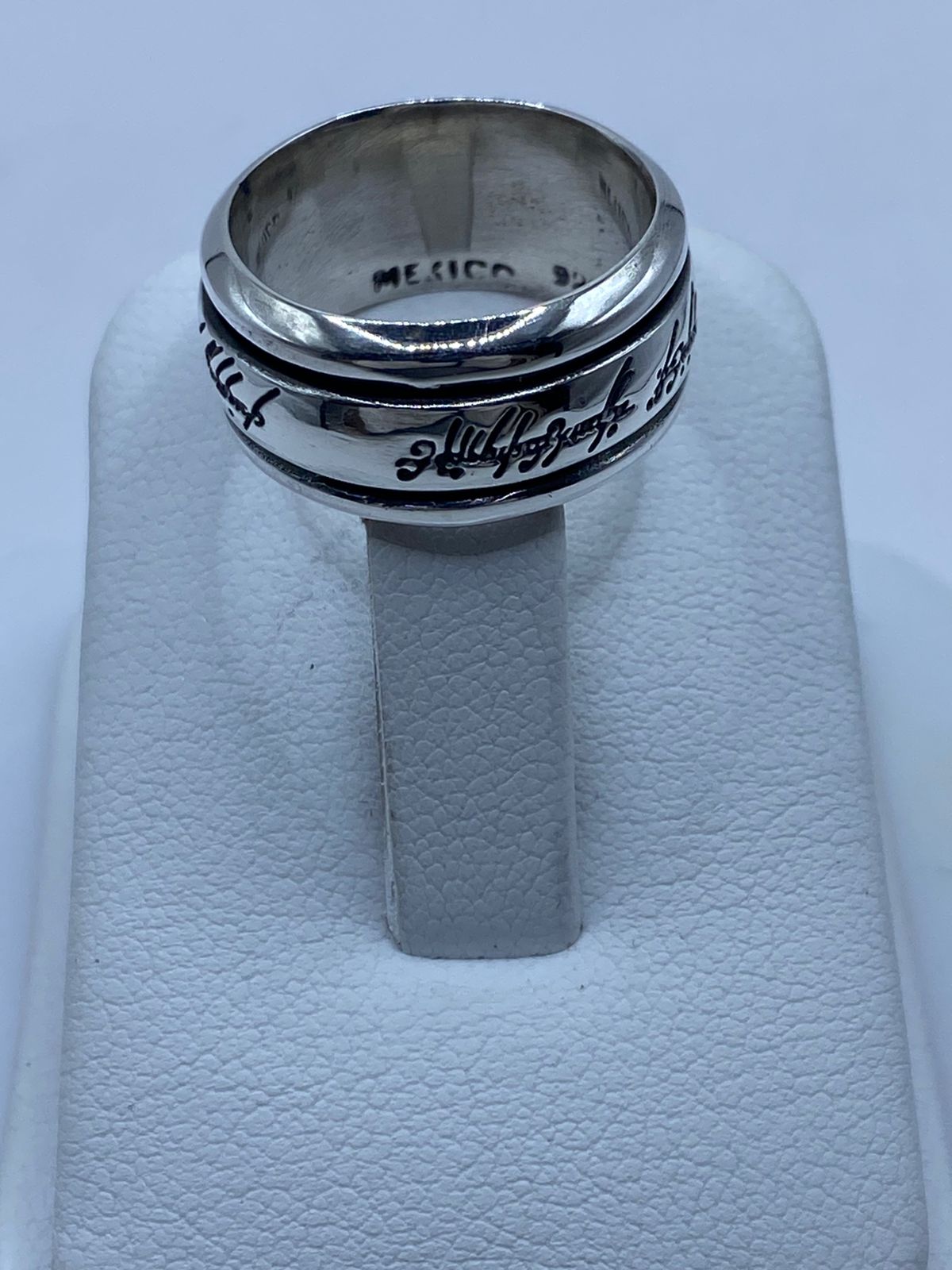Sello .925 en interior de anillo spinner escritura élfica talla 6, plata artesanal hecha en Taxco
