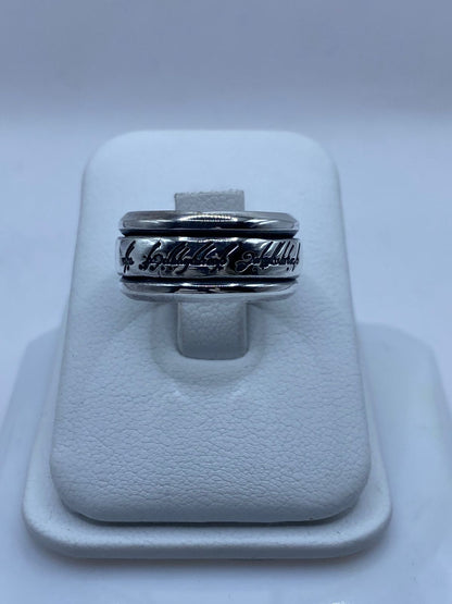 
Banda spinner plata 925 con inscripción élfica fluida en relieve oxidado y riel pulido, Arte Taxco