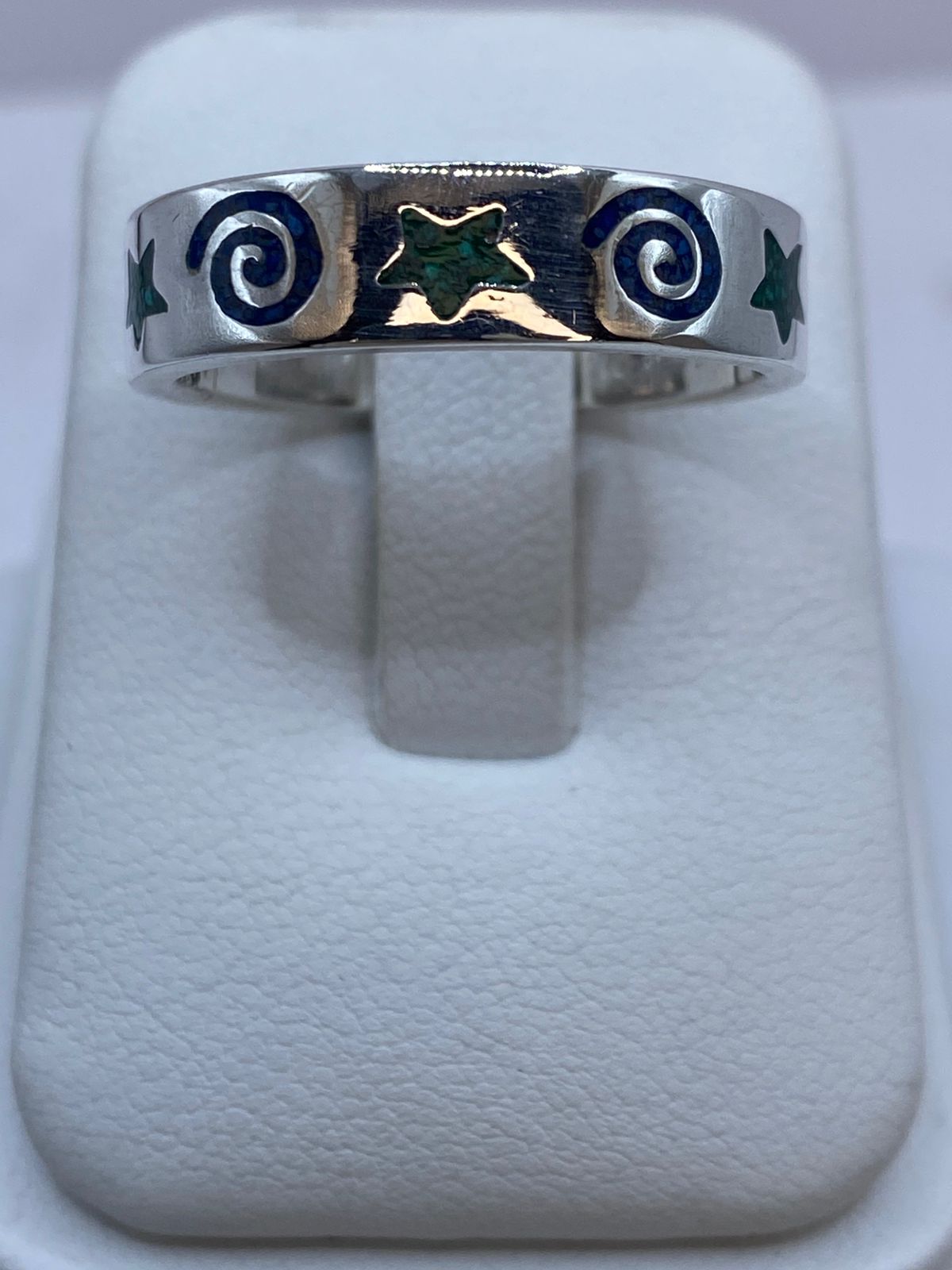 Anillo Malaquita con Diseño Estrellas y Espirales en Plata .925