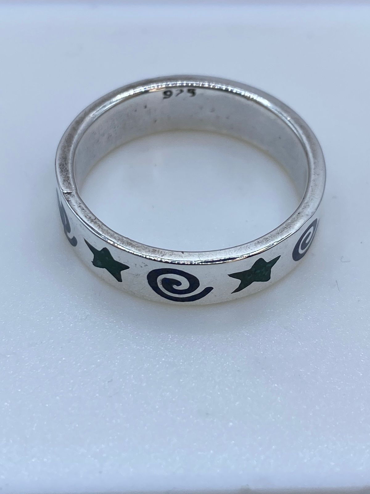Anillo Malaquita con Diseño Estrellas y Espirales en Plata .925