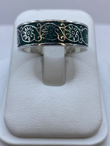 Anillo de Malaquita con Diseño Floral Calado en Plata .925