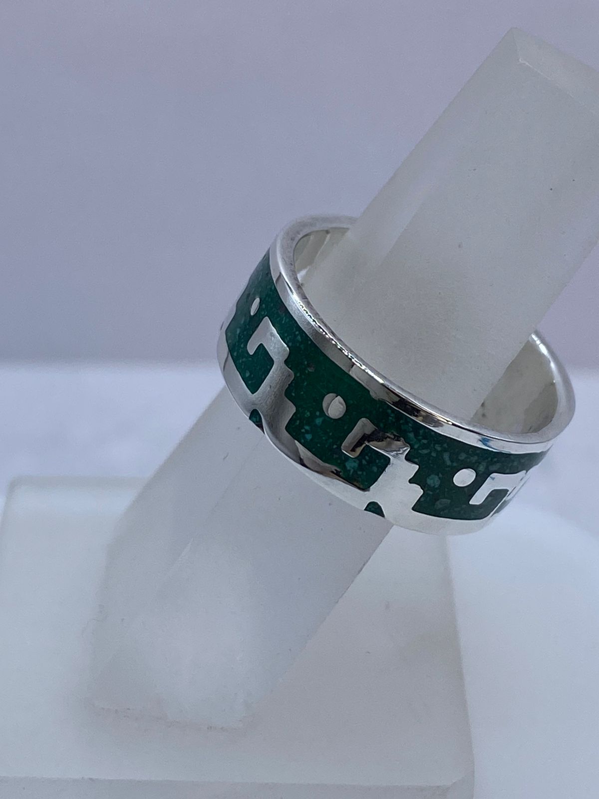 Anillo de Malaquita con Diseño Geométrico Minimalista en Plata .925