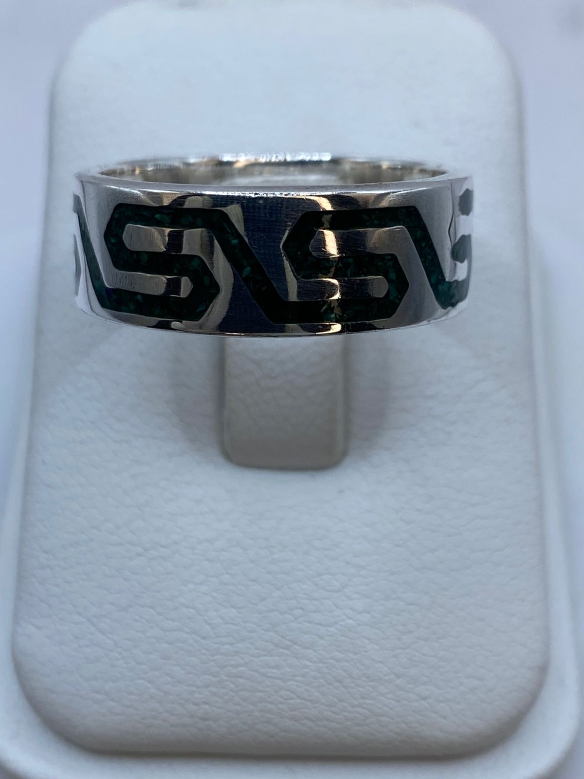 Anillo de Malaquita con Greca Fluida Calada en Plata .925