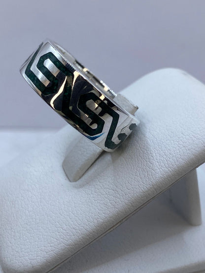 Anillo de Malaquita con Greca Fluida Calada en Plata .925, vista frontal