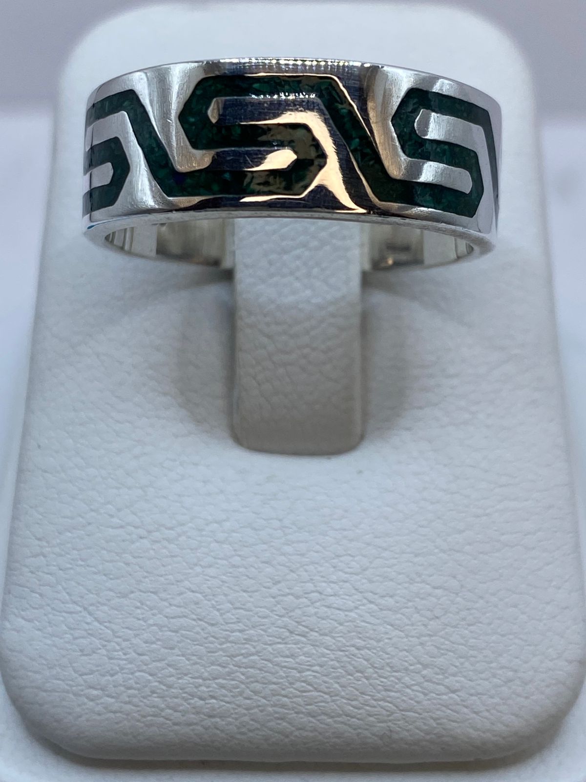 Anillo de Malaquita con Greca Fluida Calada en Plata .925