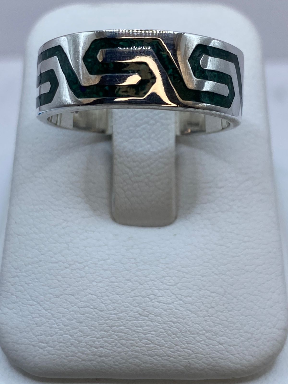 Anillo de Malaquita con Greca Fluida Calada en Plata .925